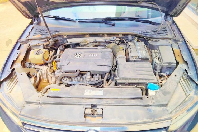 Used Volkswagen Magotan 2018 330TSI DSG Luxury Model Engine Bay