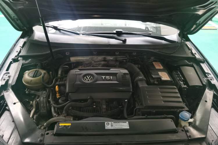 Used Volkswagen Magotan 2018 330TSI DSG Advanced Model Engine Bay