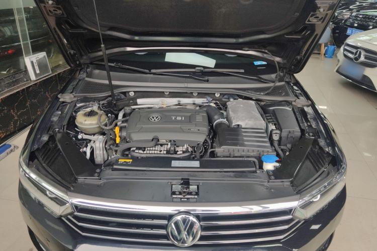 Used Volkswagen Magotan 2018 380TSI DSG Luxury Model Engine Bay