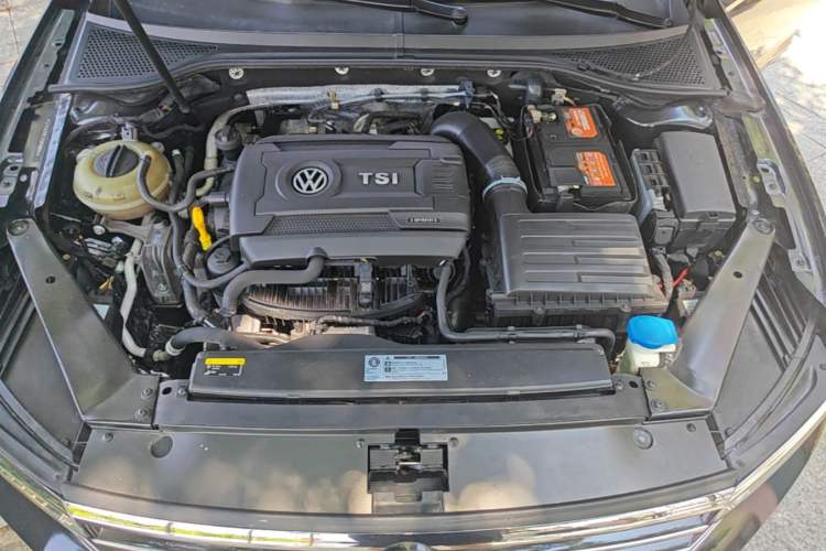 Used Volkswagen Magotan 2018 Facelift 330TSI DSG Luxury Model Engine Bay