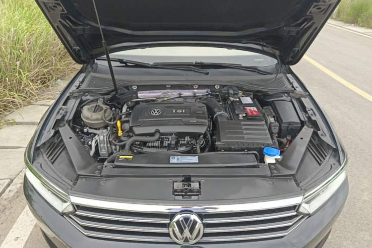Used Volkswagen Magotan 2018 Facelift 330TSI DSG Luxury Model Engine Bay
