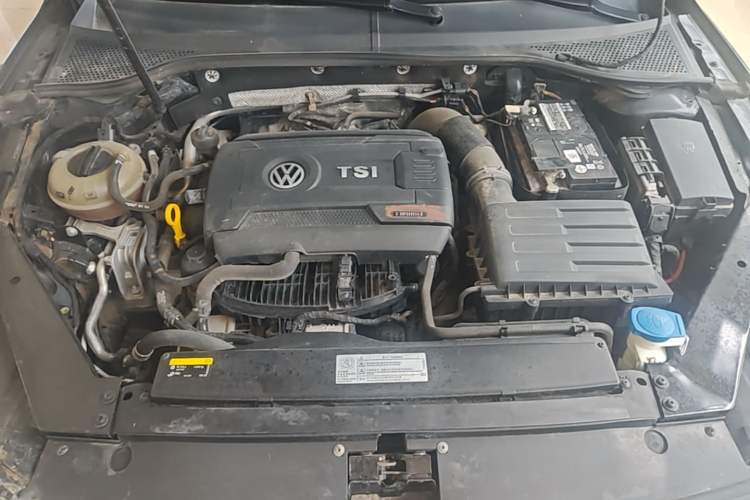 Used Volkswagen Magotan 2018 330TSI DSG Advanced Model Engine Bay