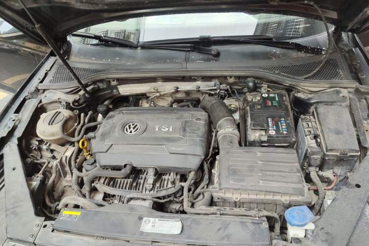 Used Volkswagen Magotan 2018 330TSI DSG Luxury Model Engine Bay
