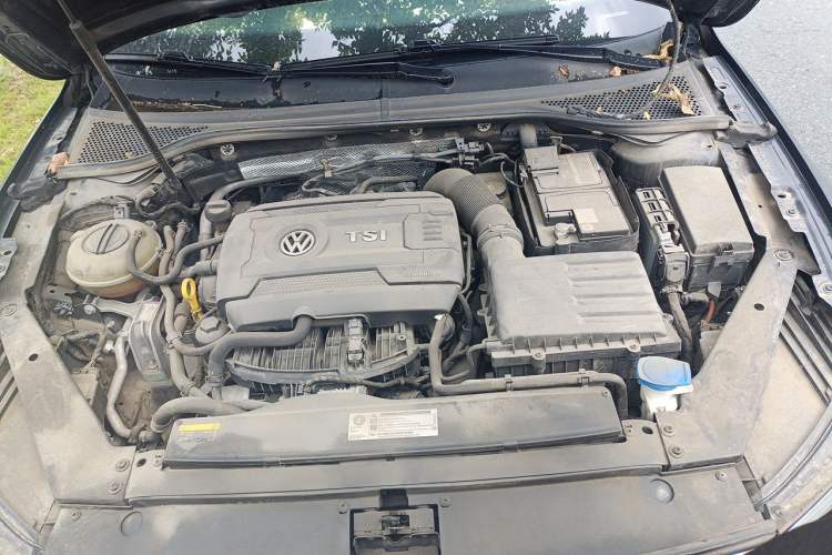 Used Volkswagen Magotan 2018 Facelift 330TSI DSG Luxury Model Engine Bay