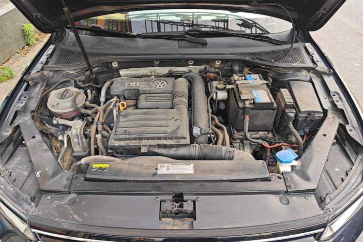 Used Volkswagen Magotan 2018 280TSI DSG Comfort Model Engine Bay