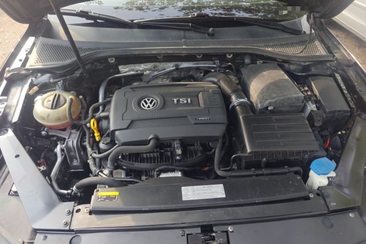 Used Volkswagen Magotan 2018 330TSI DSG Luxury Model Engine Bay