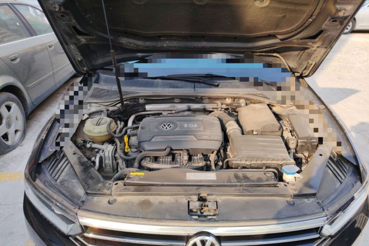 Used Volkswagen Magotan 2018 330TSI DSG Luxury Model Engine Bay