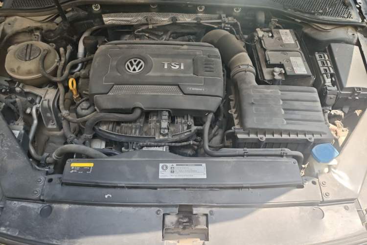 Used Volkswagen Magotan 2018 Facelift 330TSI DSG Luxury Model Engine Bay
