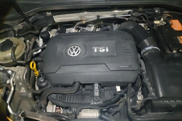 Used Volkswagen Magotan 2018 330TSI DSG Luxury Model Engine Bay