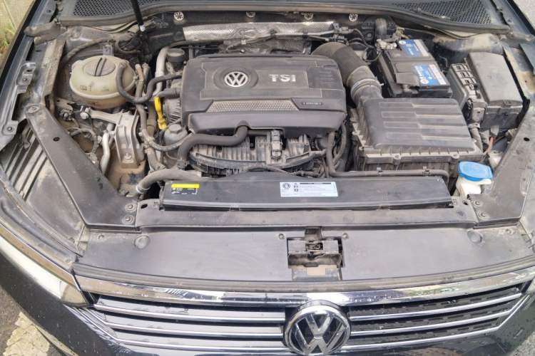 Used Volkswagen Magotan 2018 330TSI DSG Luxury Model Engine Bay