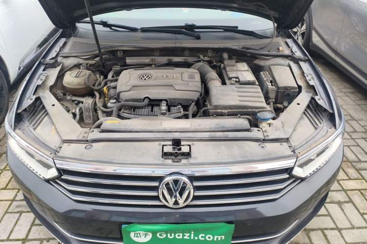 Used Volkswagen Magotan 2018 Facelift 330TSI DSG Luxury Model Engine Bay