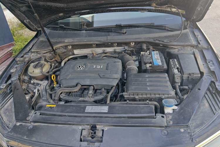Used Volkswagen Magotan 2018 330TSI DSG Luxury Model Engine Bay