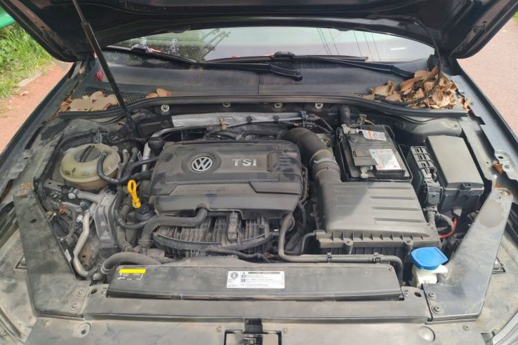 Used Volkswagen Magotan 2018 330TSI DSG Luxury Model Engine Bay
