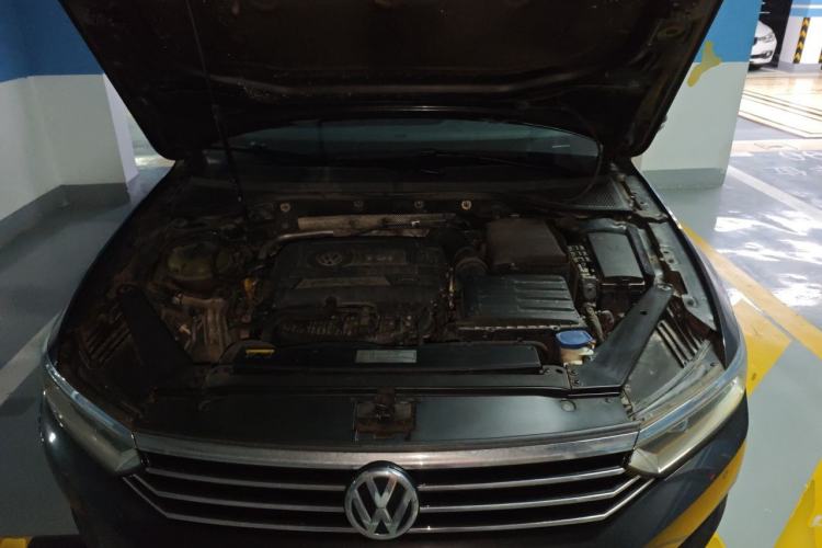 Used Volkswagen Magotan 2018 330TSI DSG Luxury Model Engine Bay