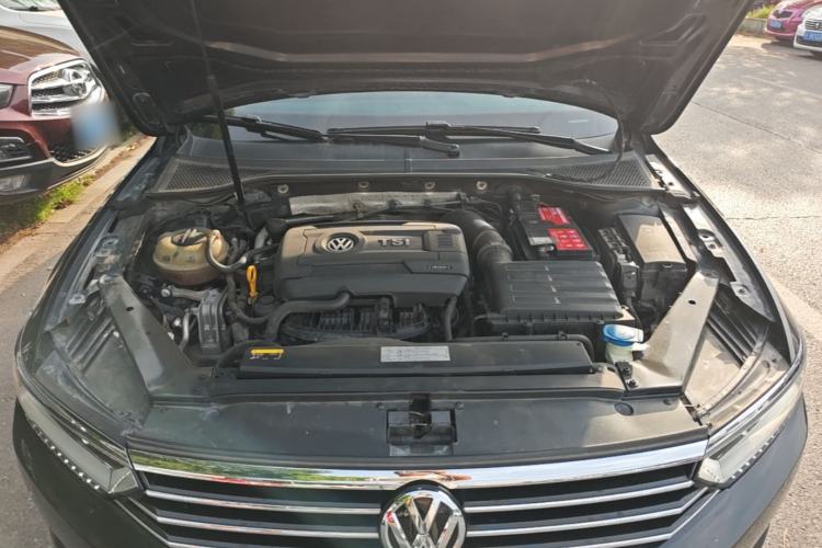 Used Volkswagen Magotan 2018 Facelift 330TSI DSG Luxury Model Engine Bay