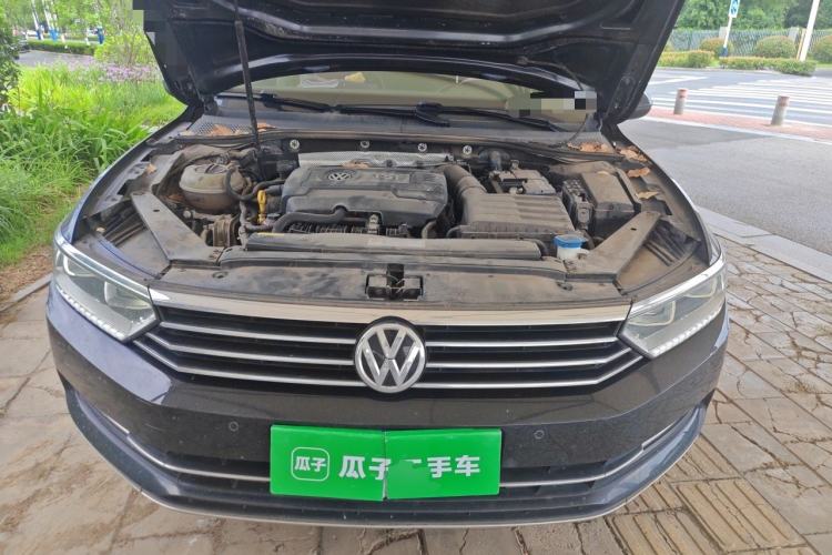 Used Volkswagen Magotan 2018 330TSI DSG Advanced Model Engine Bay
