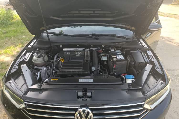Used Volkswagen Magotan 2018 280TSI DSG Comfort Model Engine Bay
