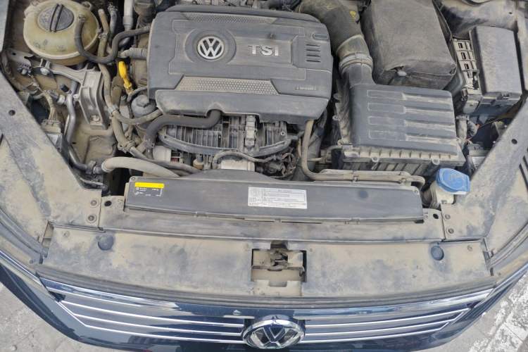 Used Volkswagen Magotan 2018 Facelift 330TSI DSG Luxury Model Engine Bay