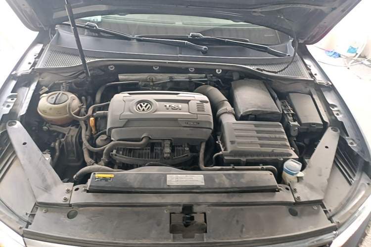 Used Volkswagen Magotan 2018 330TSI DSG Luxury Model Engine Bay