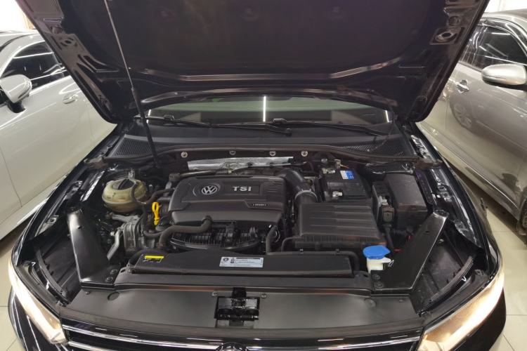 Used Volkswagen Magotan 2018 330TSI DSG Advanced Model Engine Bay