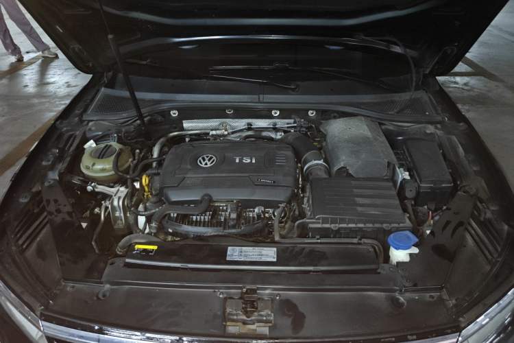 Used Volkswagen Magotan 2018 330TSI DSG Luxury Model Engine Bay