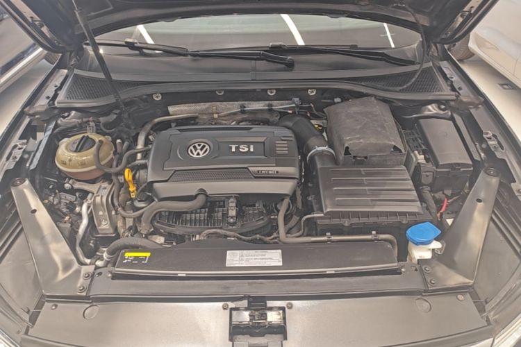 Used Volkswagen Magotan 2018 330TSI DSG Luxury Model Engine Bay
