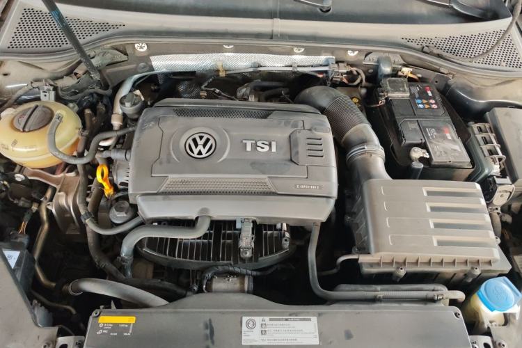 Used Volkswagen Magotan 2018 330TSI DSG Luxury Model Engine Bay