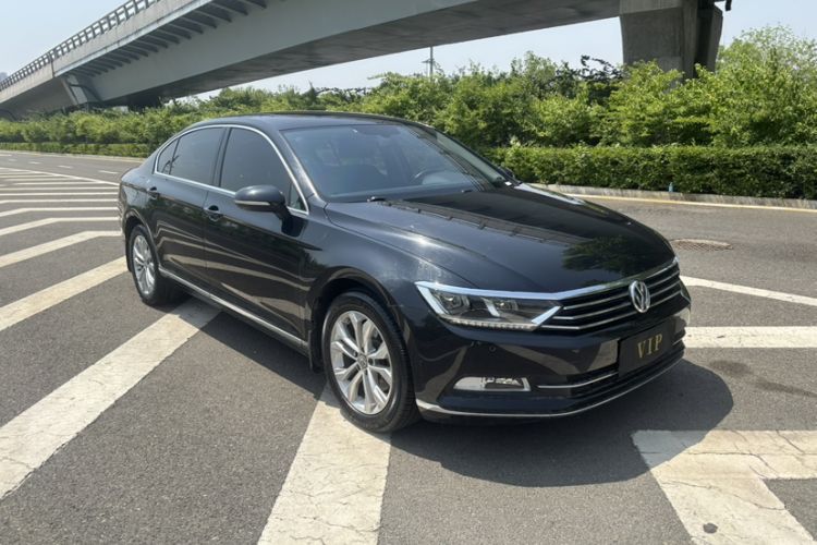Used Volkswagen Magotan 2018 Facelift 330TSI DSG Luxury Model Exterior 1