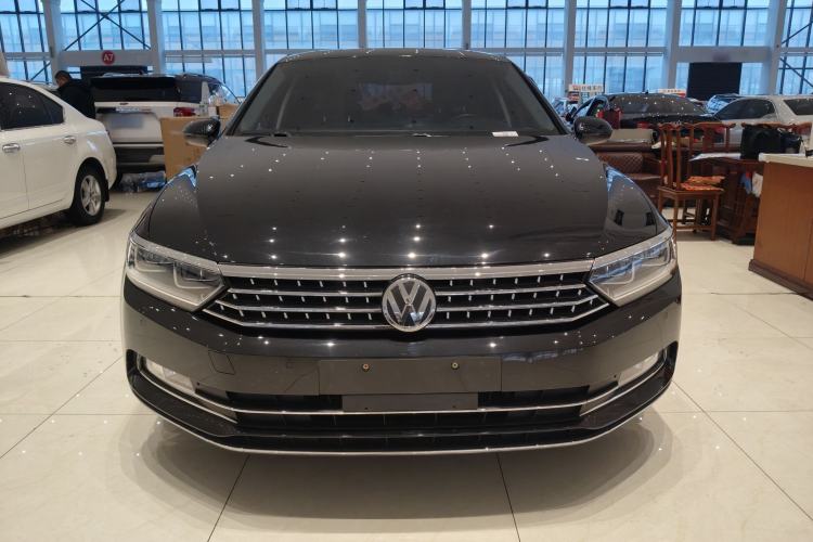 Used Volkswagen Magotan 2018 Facelift 330TSI DSG Luxury Model Exterior 1