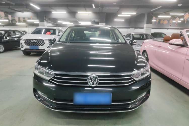 Used Volkswagen Magotan 2018 Facelift 330TSI DSG Luxury Model Exterior 1