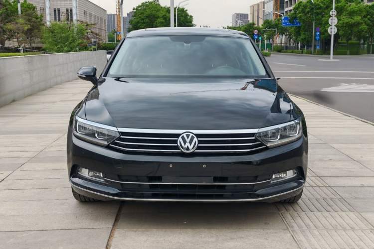 Used Volkswagen Magotan 2018 Facelift 330TSI DSG Luxury Model Exterior 1