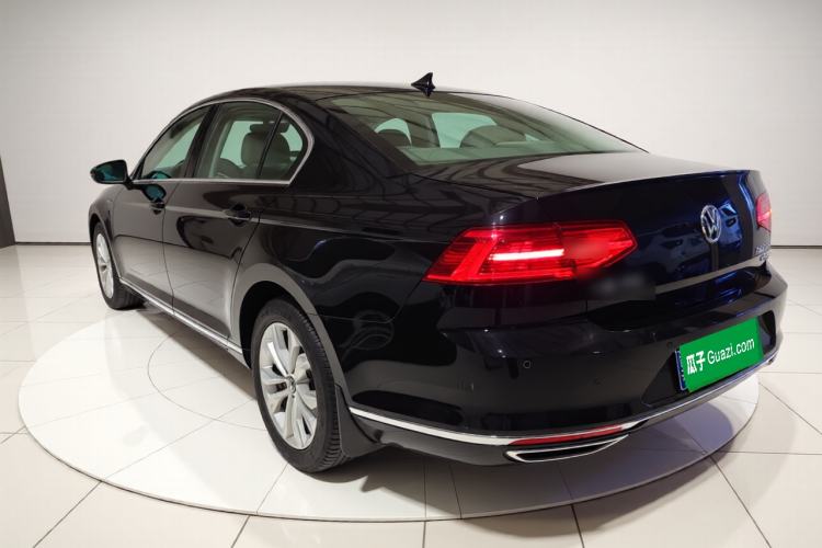 Used Volkswagen Magotan 2018 Facelift 330TSI DSG Luxury Model Exterior 2