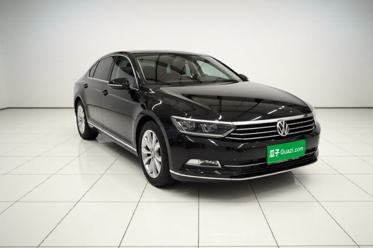 Used Volkswagen Magotan 2018 Facelift 330TSI DSG Luxury Model Exterior 2