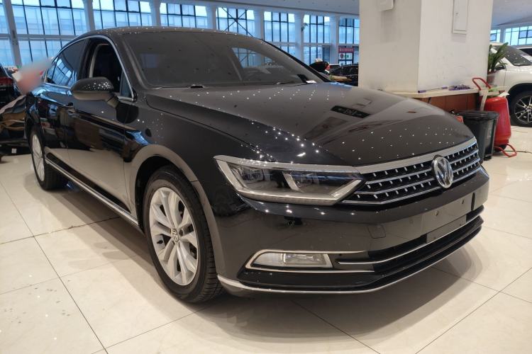 Used Volkswagen Magotan 2018 Facelift 330TSI DSG Luxury Model Exterior 2