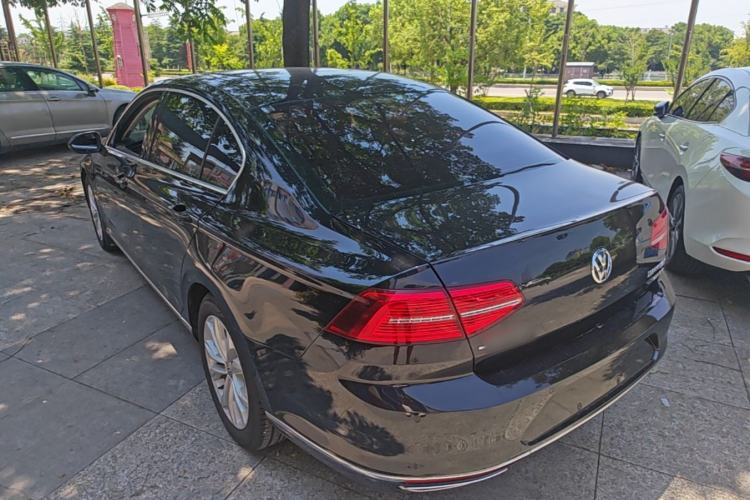 Used Volkswagen Magotan 2018 Facelift 330TSI DSG Luxury Model Exterior 2