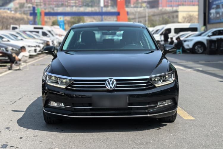 Used Volkswagen Magotan 2018 330TSI DSG Luxury Model Exterior 2