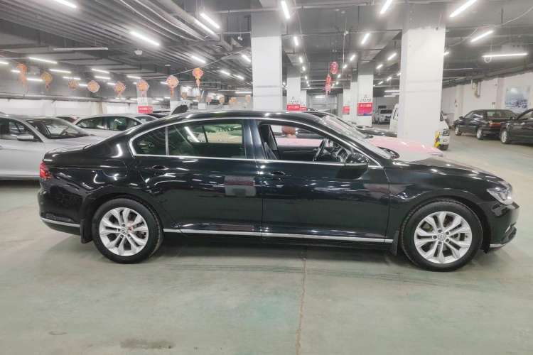 Used Volkswagen Magotan 2018 Facelift 330TSI DSG Luxury Model Exterior 2