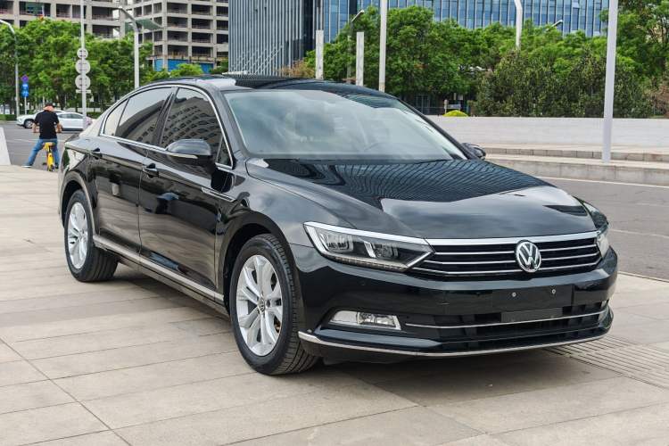 Used Volkswagen Magotan 2018 Facelift 330TSI DSG Luxury Model Exterior 2