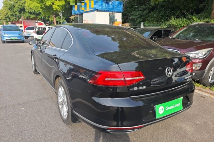 Used Volkswagen Magotan 2018 Facelift 330TSI DSG Luxury Model Exterior 2