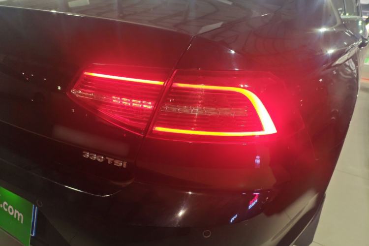 Used Volkswagen Magotan 2018 Facelift 330TSI DSG Luxury Model Exterior 3