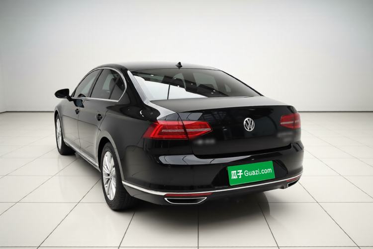 Used Volkswagen Magotan 2018 Facelift 330TSI DSG Luxury Model Exterior 3