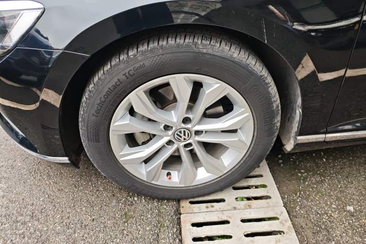 Used Volkswagen Magotan 2018 330TSI DSG Luxury Model Exterior 3