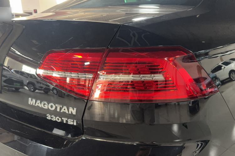 Used Volkswagen Magotan 2018 330TSI DSG Luxury Model Exterior 3