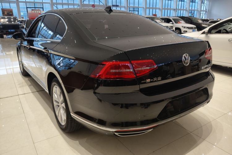 Used Volkswagen Magotan 2018 Facelift 330TSI DSG Luxury Model Exterior 3