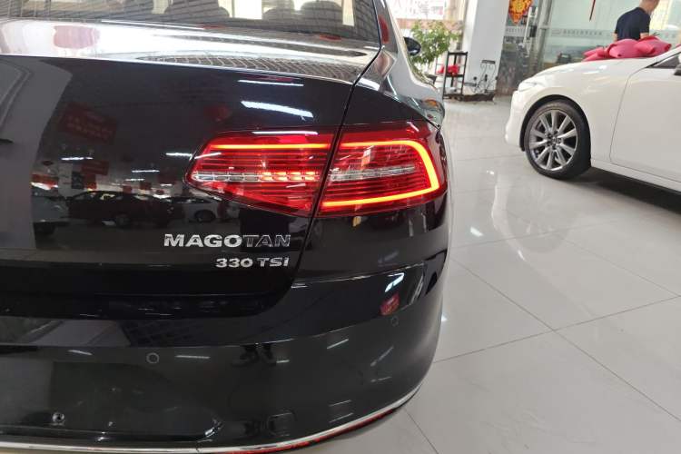 Used Volkswagen Magotan 2018 330TSI DSG Advanced Model Exterior 3