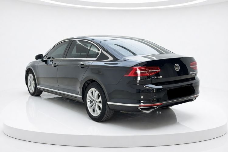 Used Volkswagen Magotan 2018 Facelift 330TSI DSG Luxury Model Exterior 3