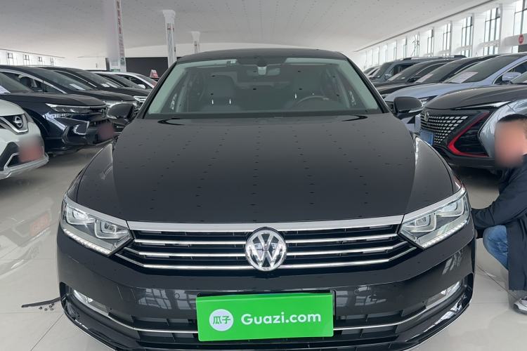 Used Volkswagen Magotan 2018 Facelift 330TSI DSG Luxury Model Exterior 3