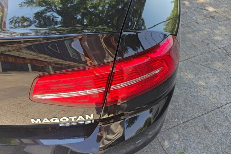 Used Volkswagen Magotan 2018 Facelift 330TSI DSG Luxury Model Exterior 3