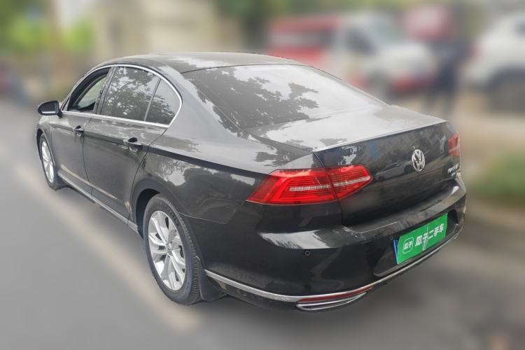 Used Volkswagen Magotan 2018 Facelift 330TSI DSG Luxury Model Exterior 3