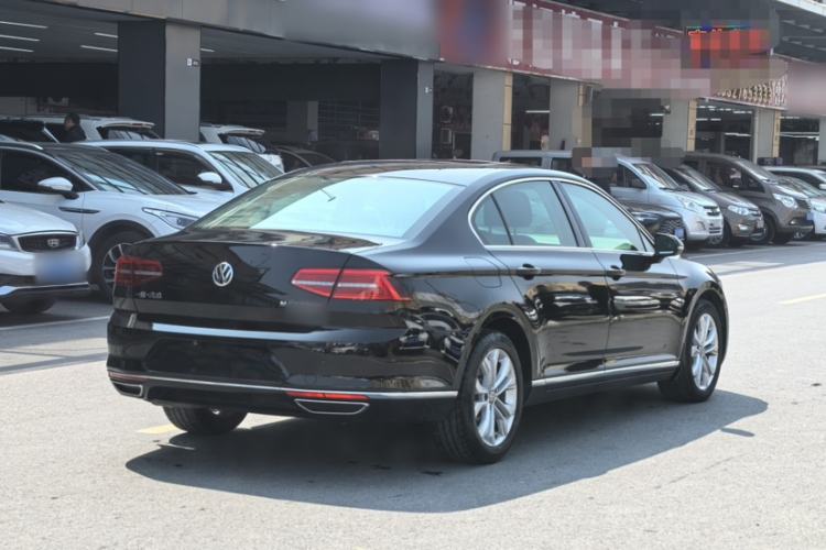 Used Volkswagen Magotan 2018 330TSI DSG Luxury Model Exterior 3